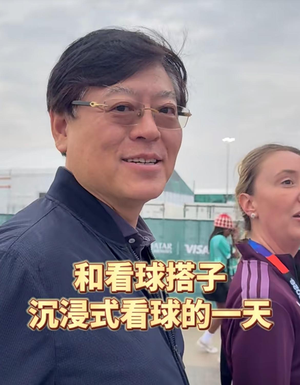 杨元庆去看世界杯了

纽约时间6月22日，联想CEO杨元庆现场观赛挪威VS塞内加