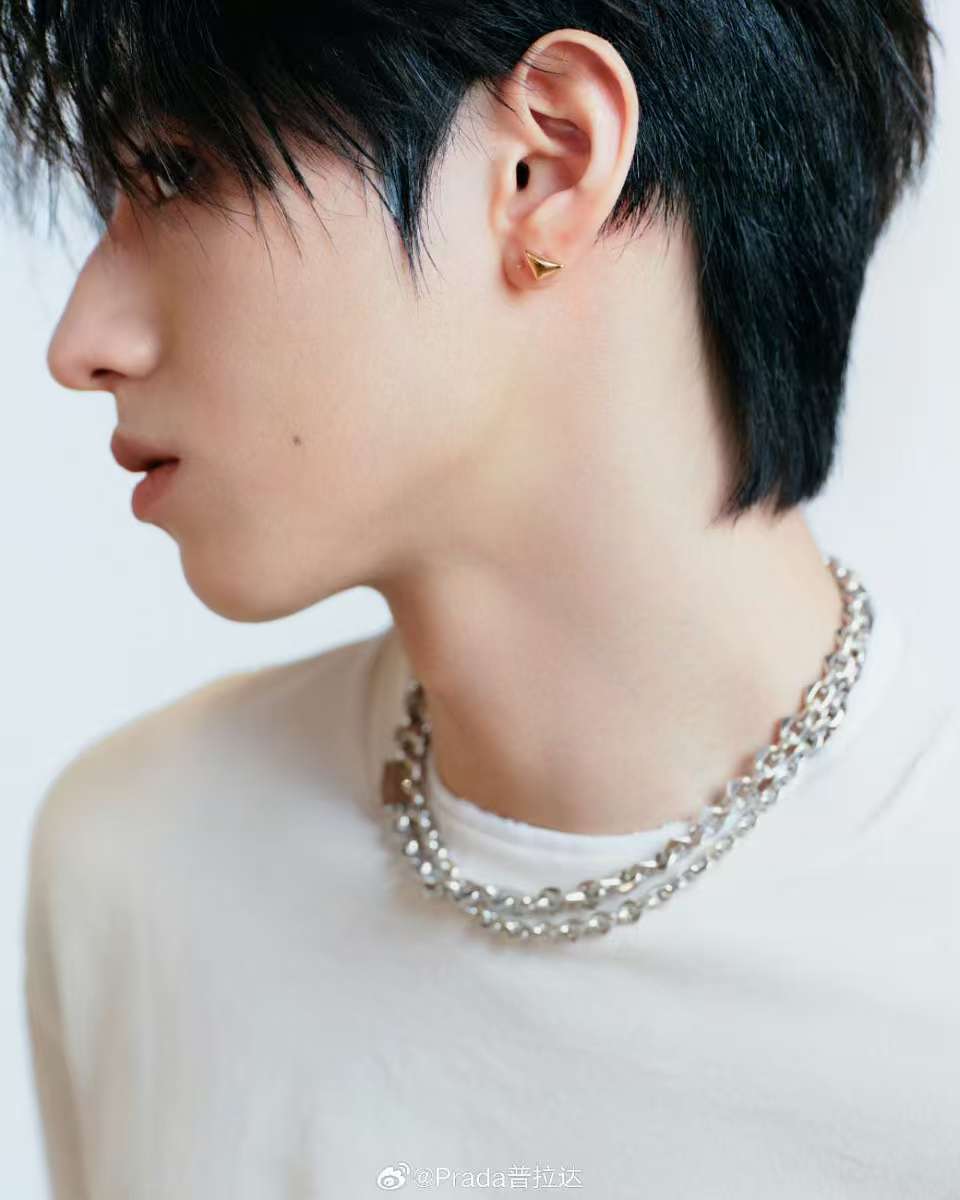 朱志鑫快闪店live朱志鑫侧颜怼脸照 朱志鑫侧颜怼脸照来啦 