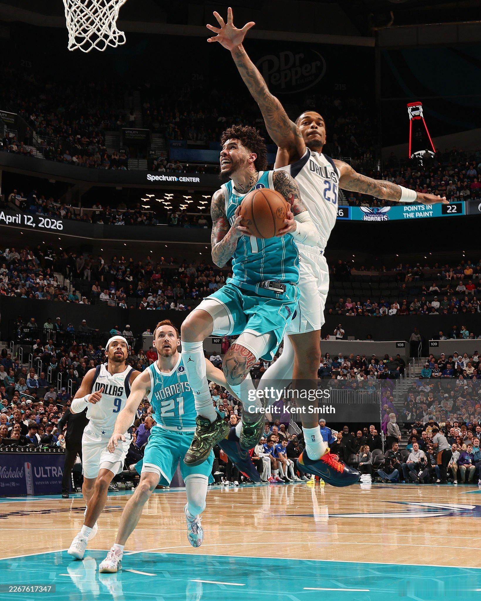 MFFL 来自Shams的消息。森林狼与黄蜂完成交易。森林狼得到拉梅洛·鲍尔￼、