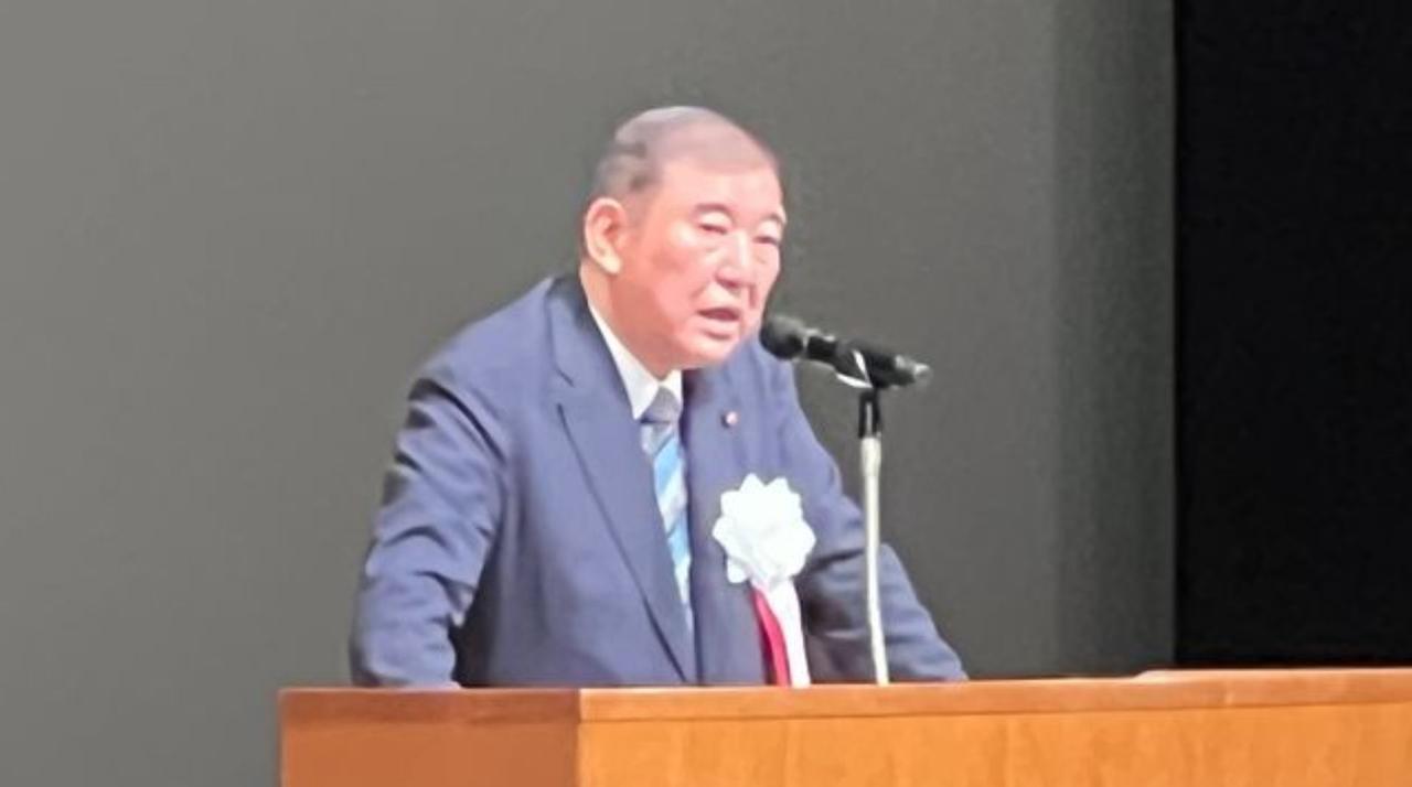 【前首相石破茂批判高市减税“如果没有揭示替代财源，减税将如此不负责任”。距离消费