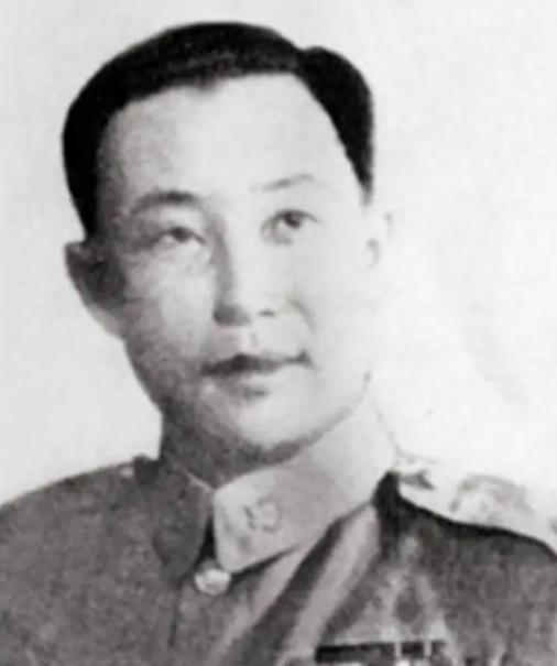 1950年，国民党中将李弥败退逃到台湾后，却惨遭当局弃用闲置，正当他仕途绝望之际