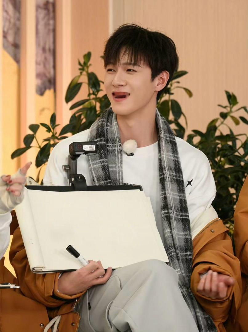 李昀锐这期是来体测的李昀锐是来跑男体测的 从力量训练到耐力比拼，李昀锐在跑男完成