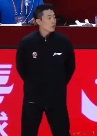 新疆105-93浙江，韩国裁判李景焕担任第一副裁判，一句话总结对三名裁判的看法让