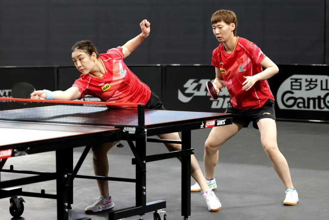 女双四强产生！
#WTT多哈球星挑战赛# 
女双四分之一决赛，国乒陈梦/王曼昱3