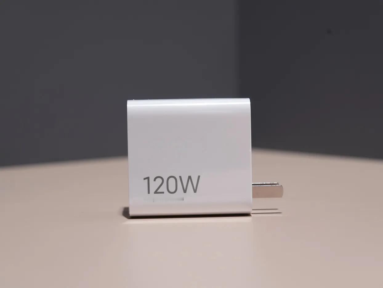 终于弄明白了
为什么罗永浩会怒喷“120W超级闪充”，不是手机充电慢了，也不是技