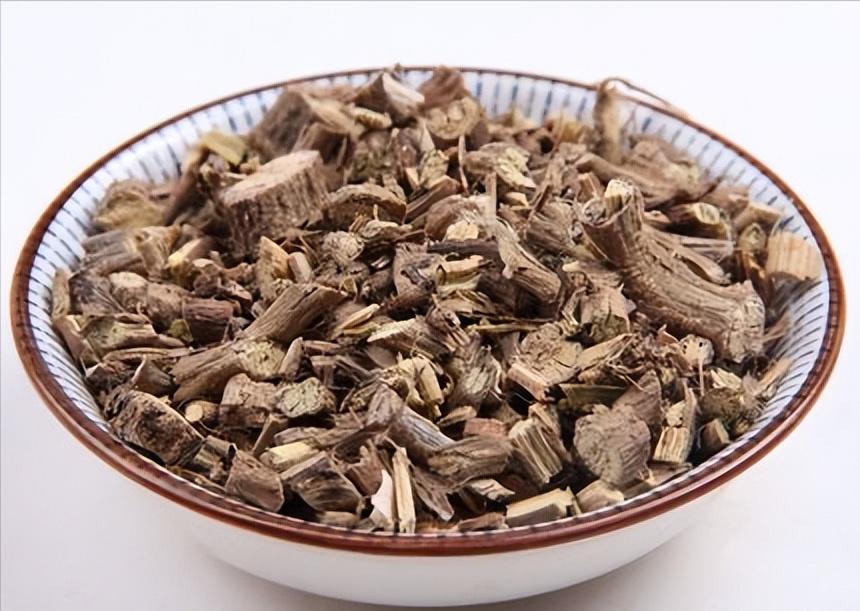 用木防己、鸡屎藤为患者刮去油脂、改变痰湿体质后，我对着恩师的遗像发誓：这辈子，宁