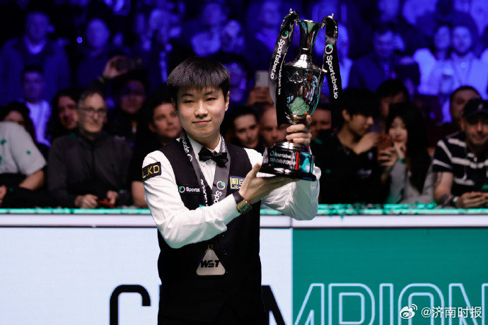 【#赵心童祝贺王楚钦世界杯夺冠#】#王楚钦赵心童惺惺相惜#  4月5日晚，赵心童