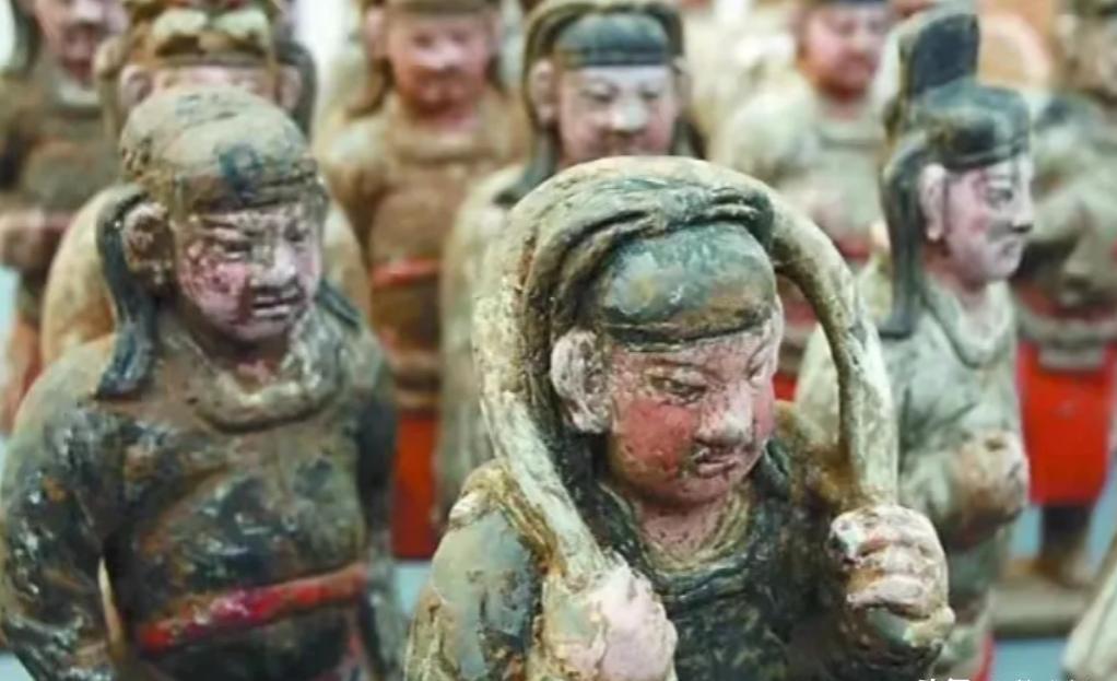 焦作村民挖祖坟证历史，意外挖出元代古墓，大批陶俑现世
 
2007年，焦作一村居