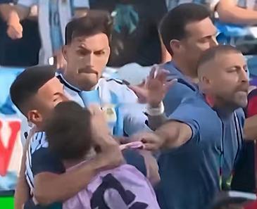 FIFA回应阿根廷球员暴力行为世界杯结束近一天，决赛帕雷德斯锁喉红牌事件还在发酵