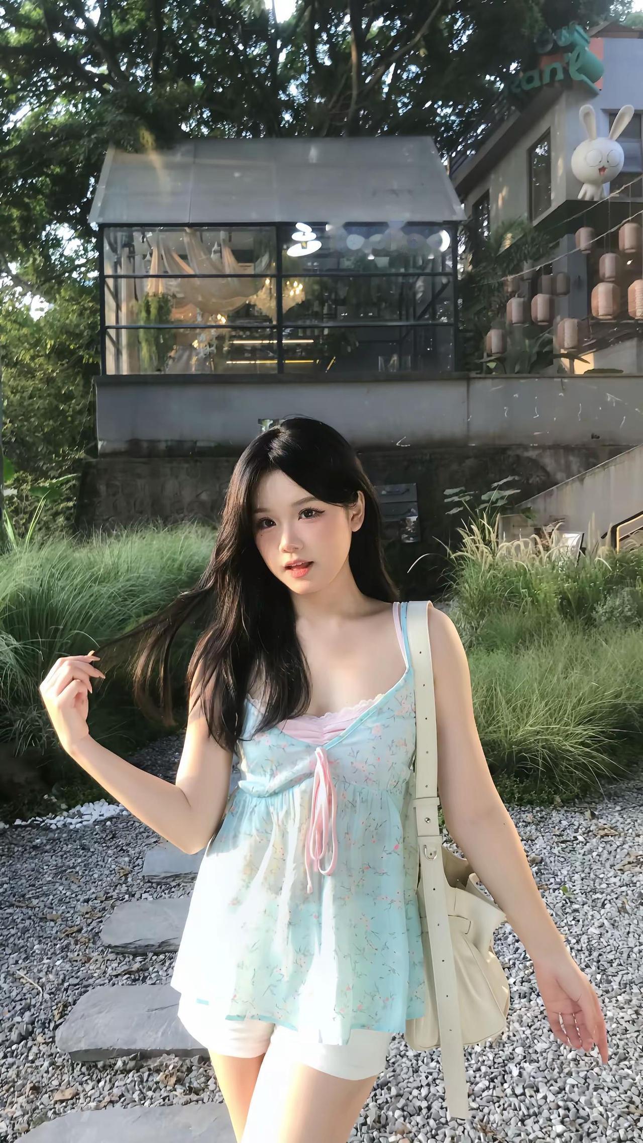 阳光很好 如果你在就更好了。少女感夏日ootd