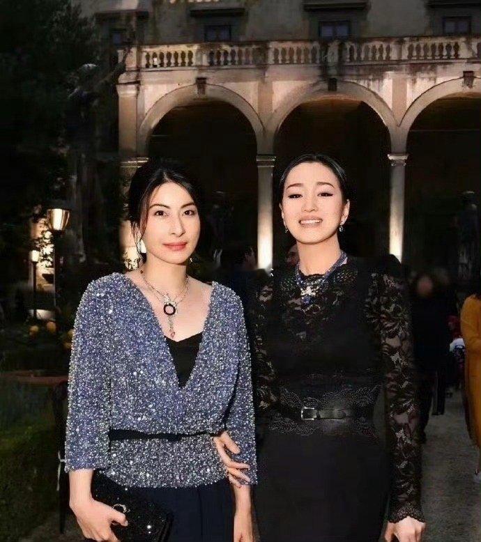 郭晶晶和巩俐合影，气质完全不输国际影后 