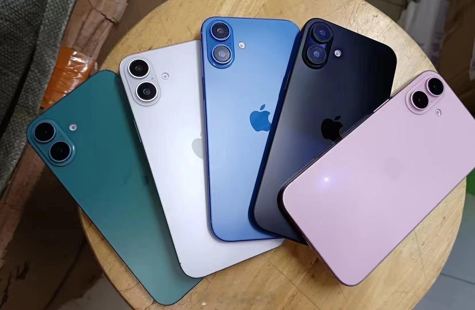 #古铜色iPhone16Pro再曝光#下周二iPhone 16系列就发布了，很多
