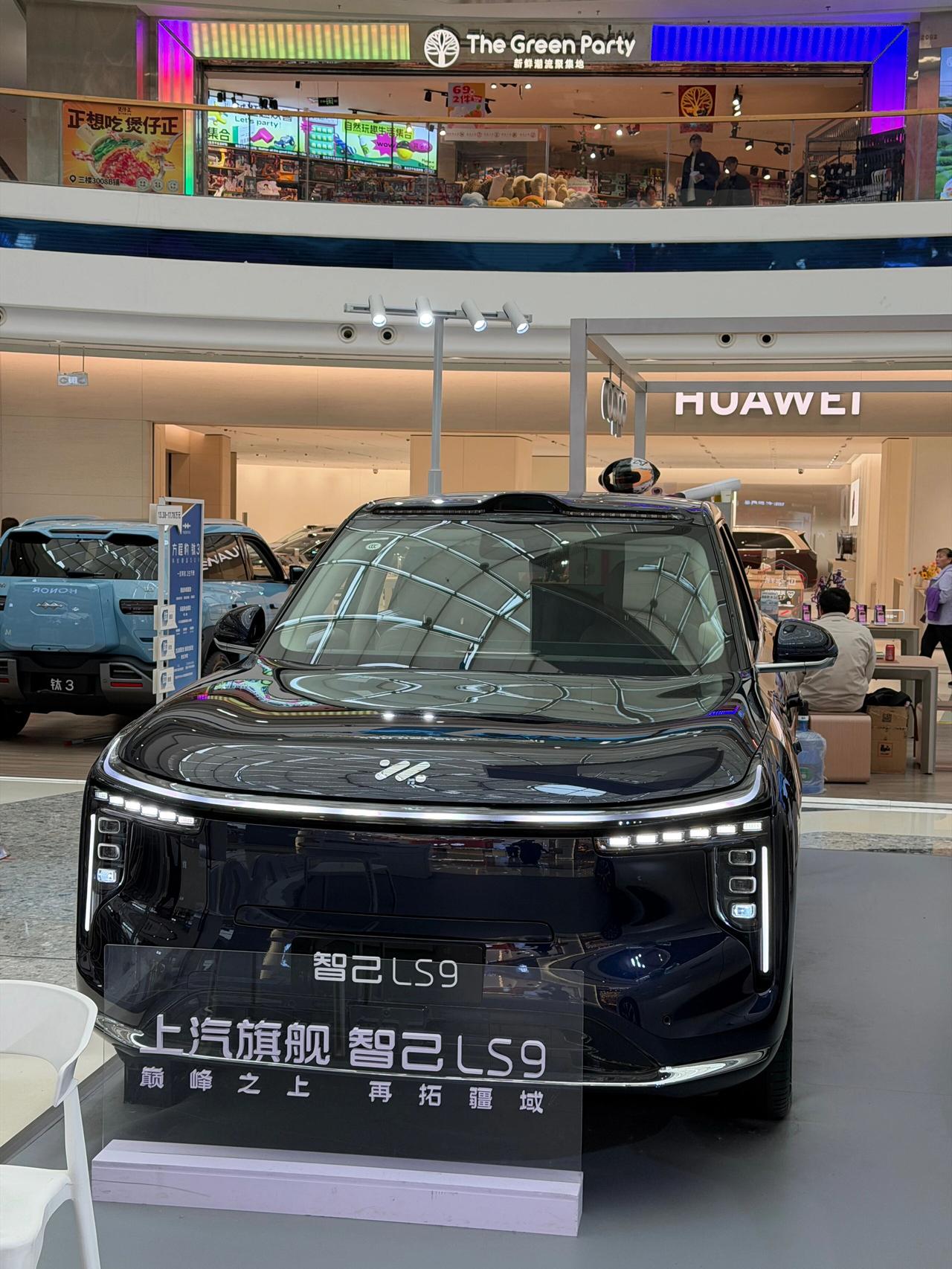 智己LS9已体验过，豪华科技，恢宏大气！
今天官方预报智己LS8，看起来不错。