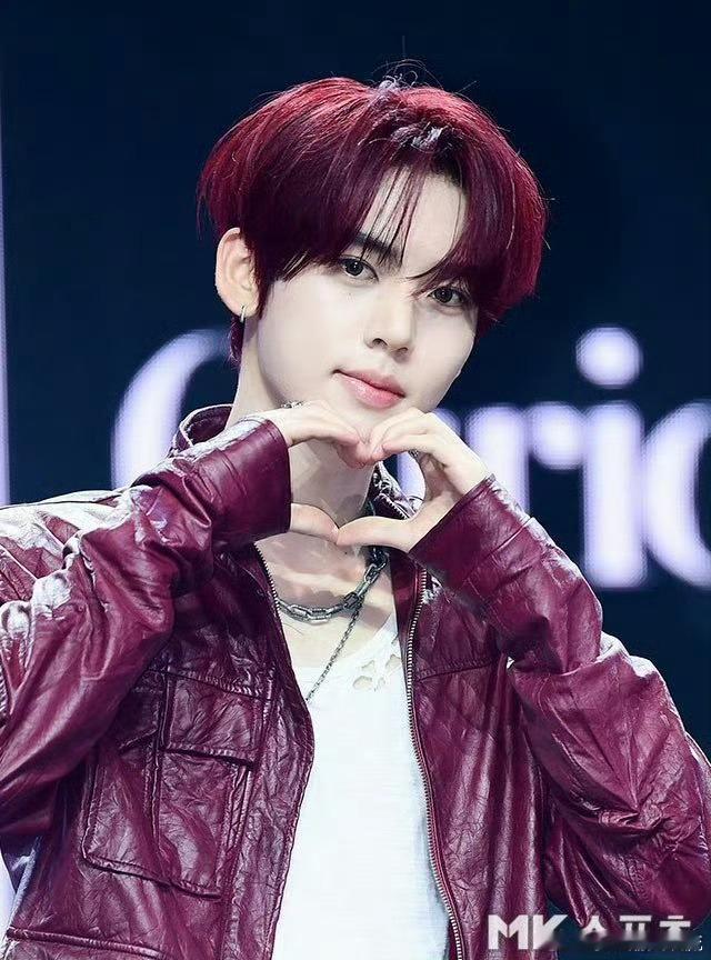 韩维辰韩维辰出道发布会韩维辰出道发布会单人新闻照📸状态满分超级帅💯出道快乐！