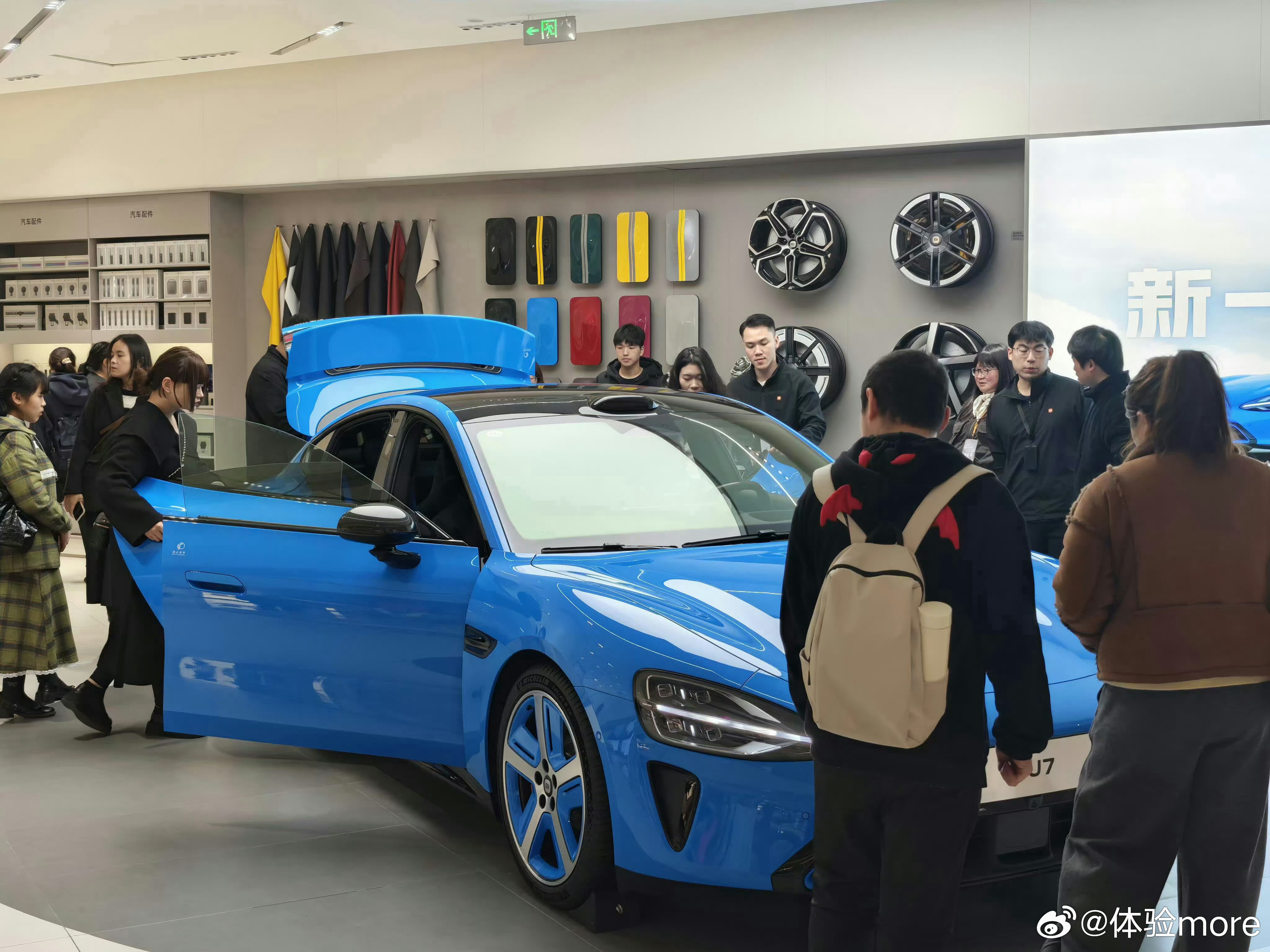 小米新SU7今日开启交付新一代SU7交付效率提升很多，上周四上市发布，今天就开启