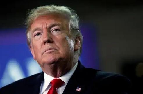 这下出名了，不仅美国，全世界人民都知道了，谁能想到，特朗普的内外困局竟把美国霸权