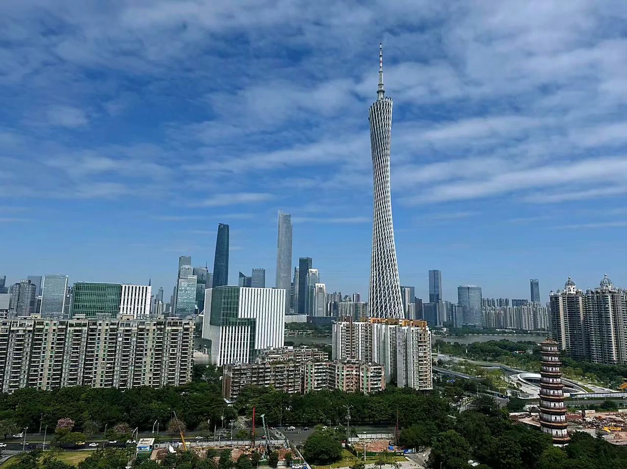 天气这么好，不出去看房，就是浪费。[笑哭]