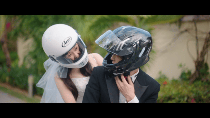 双轨he 双轨he!戒指藏进钥匙扣，承诺是共赴余生。身披白纱乘风而去，机车轰鸣驶