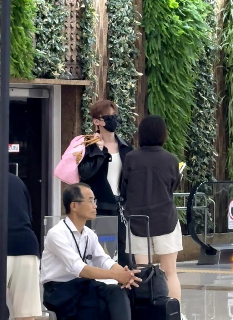 白敬亭韩国机场路透白敬亭韩国到达路透 白敬亭韩国机场路透🈶 ​​​