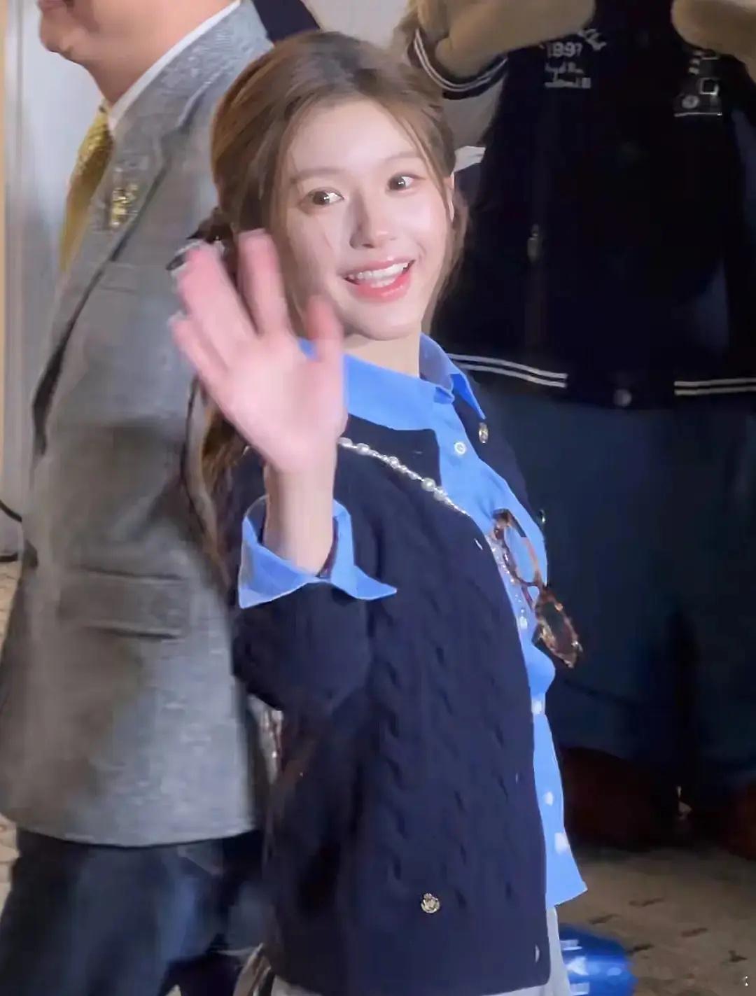 赵露思这个脸能抗几年啊 ​​​