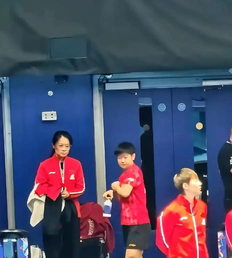谁也没想到，11冠王广东男篮竟被逼到"赢一场就回家"的绝境！首战主场76-93惨