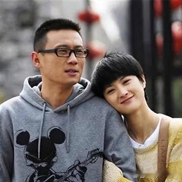 看到个事儿，演员徐洪浩和刘晓洁，俩人差十岁，隐婚九年，孩子都有了，外界愣是不知道