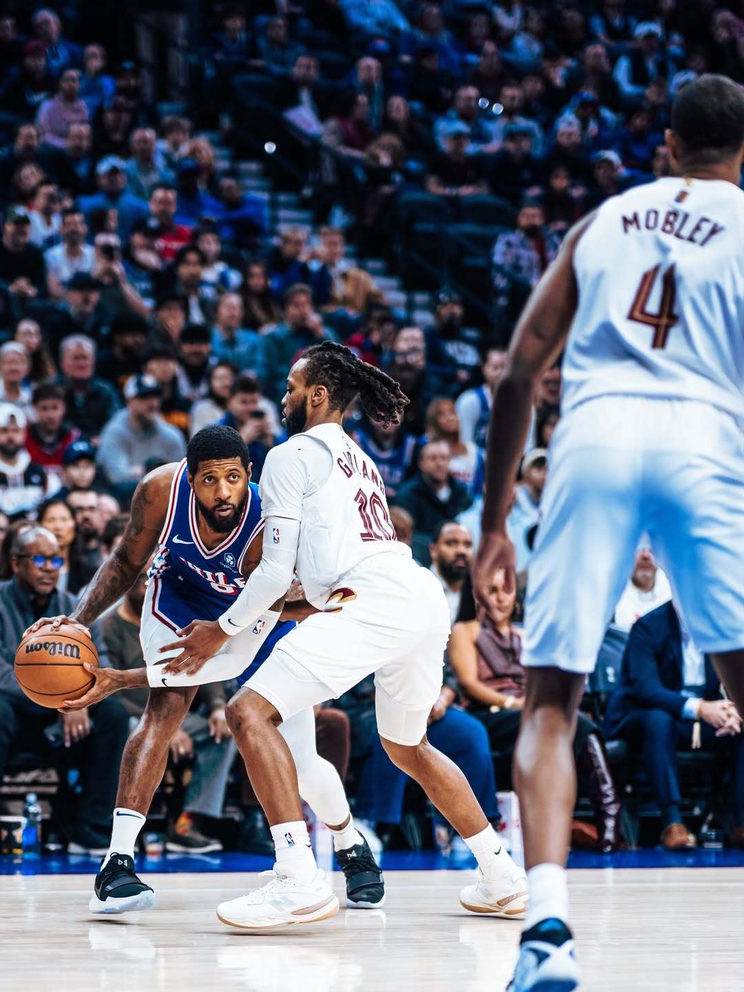 赛事图集！分享一组76人队今日对阵骑士队比赛时拍摄的球员现场酷图！费城76人篮球