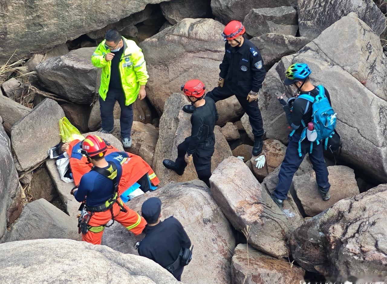 温州多部门联动一小时极速救援极速救援展现的不仅是速度，更是温度。感谢所有救援人员