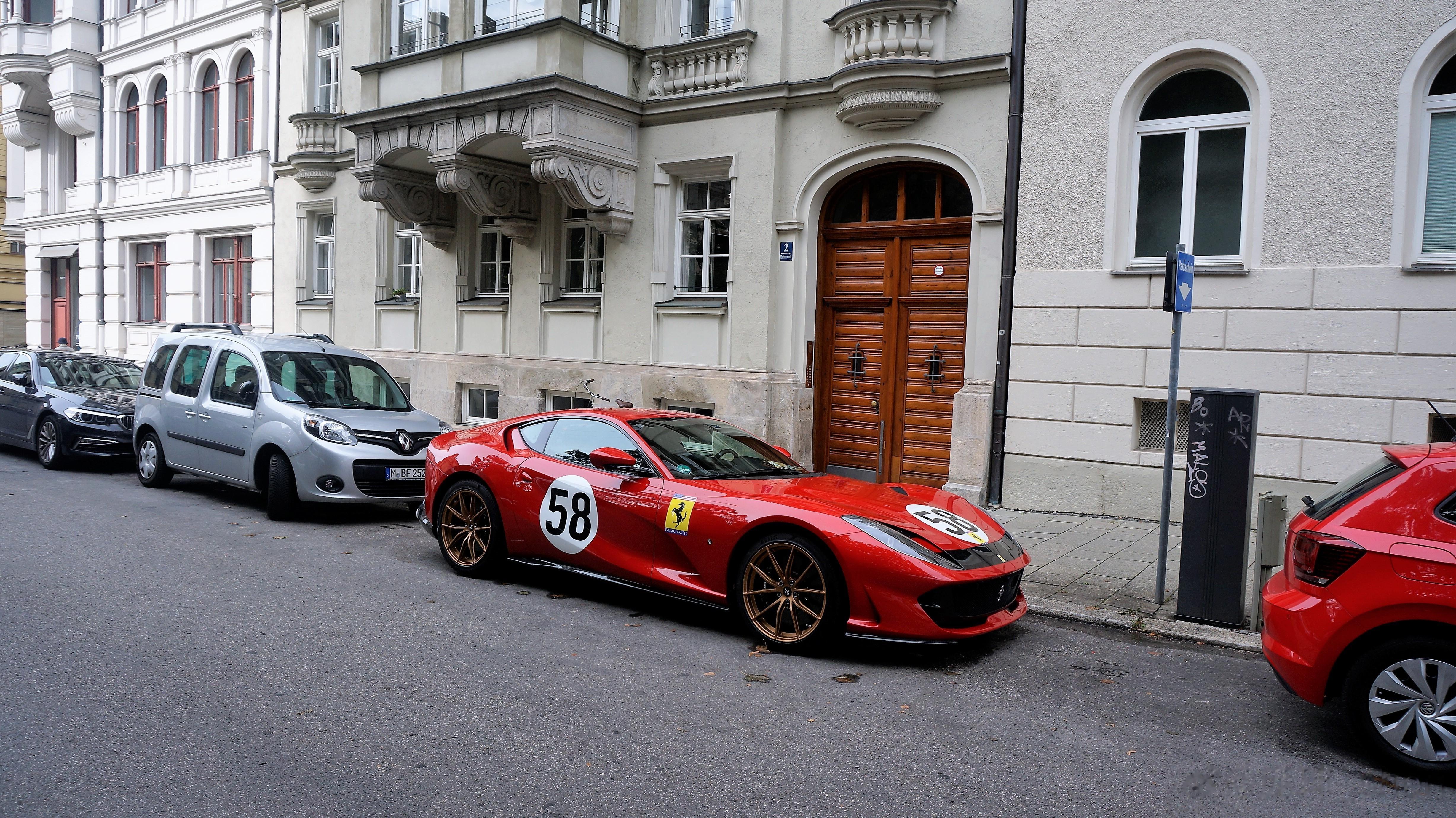 这两天压力有点大，感冒也一直没痊愈。分享点之前的慕尼黑街拍，放松放松心情。调整下