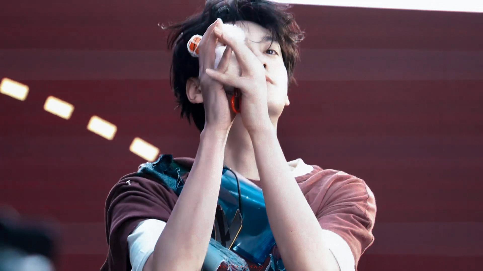 田栩宁[超话]  txn田栩宁0919生日快乐 "藏污纳垢的地方玫瑰悄然绽放，用