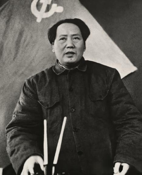 仍有人问：“为什么爱毛主席？”
答案其实很简单——
他让普通人相信，再低的起点也