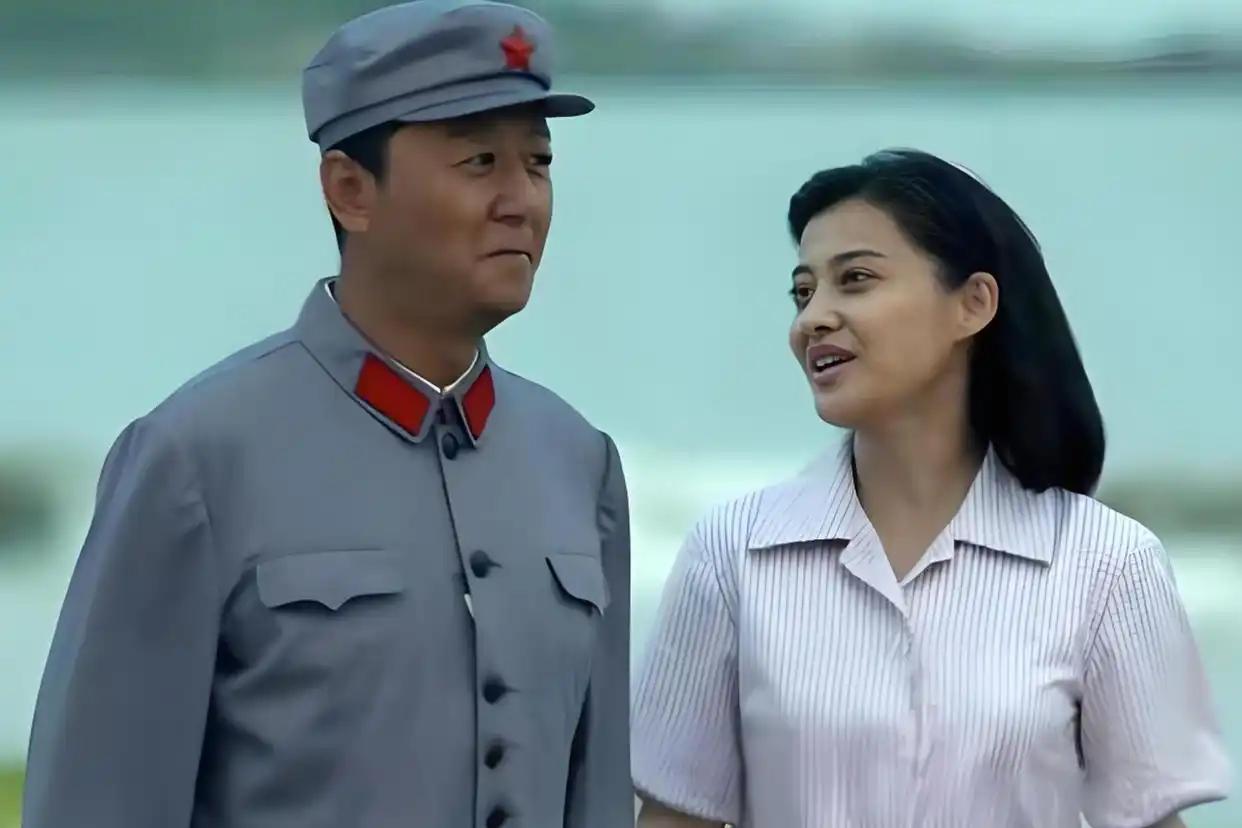 《父母爱情》好看么？好看！有问题么？有。最大的问题是低头。
安杰向现实低头了，她