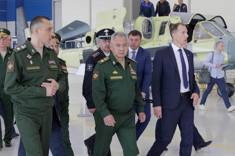 绍伊古能一战封神，有很多原因。他虽是蒙古族出身，却在俄罗斯政坛大放异彩。他早年是