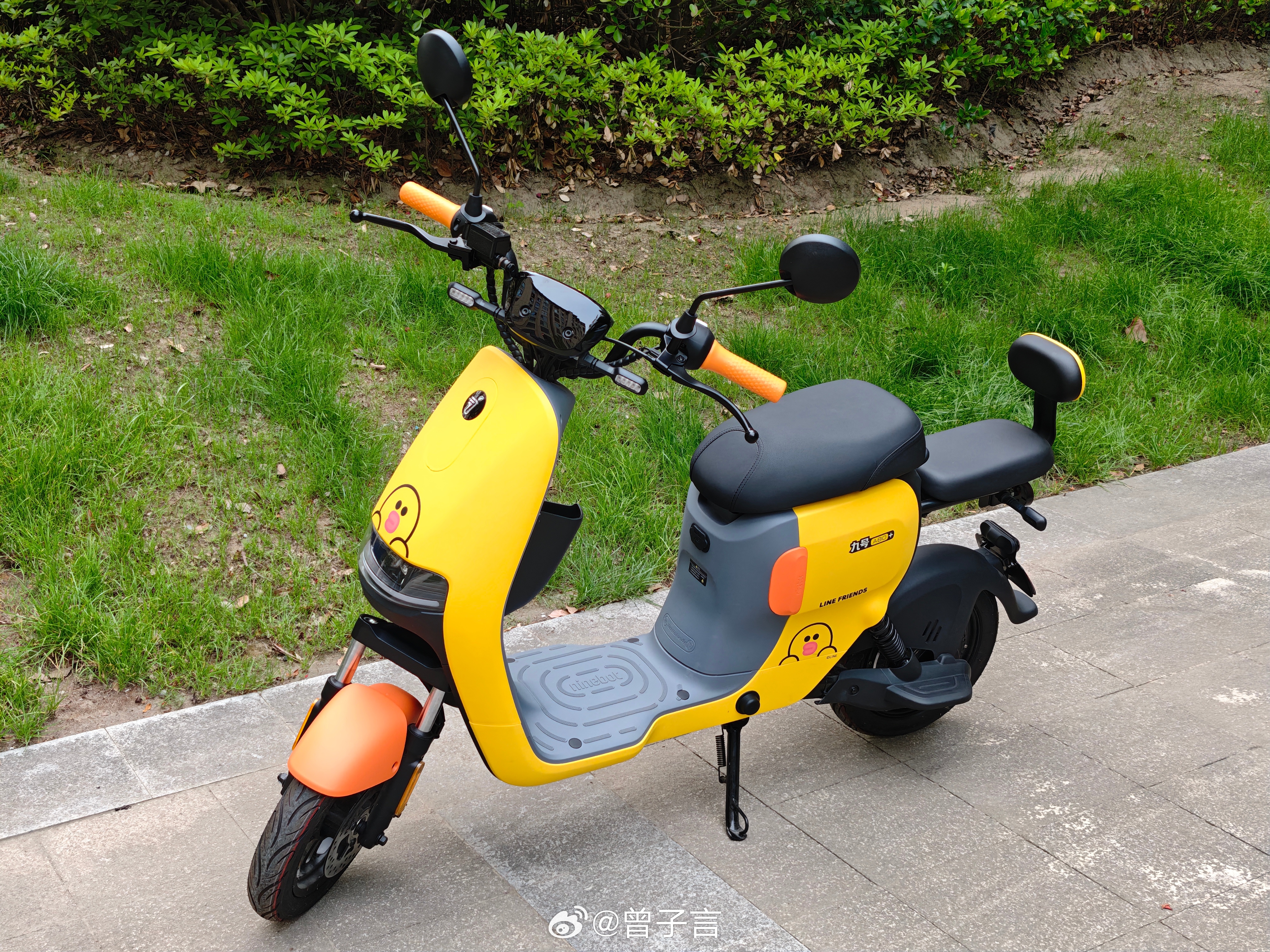 下班路上随手提了一台车 [笑而不语]九号莎莉鸡联名款，好看嘛？九号电动车 ​​​