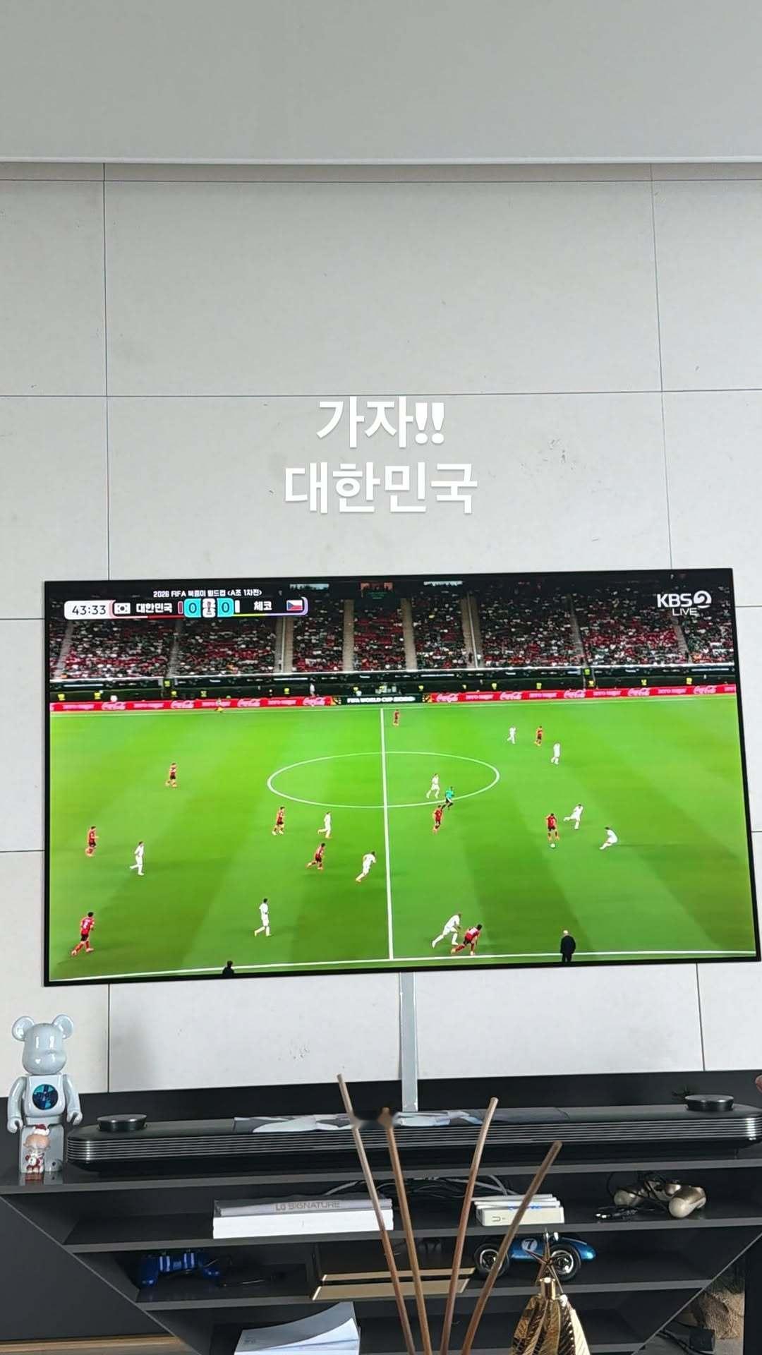 “CB百蓝_。260612李东海 ins story更新：上吧!!大韩民国 