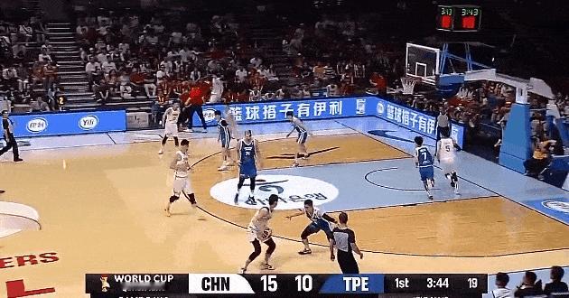 48秒→连砍4分！崔永熙：上一场是怕我抢戏？

第一节还没打完，崔永熙替补登场，