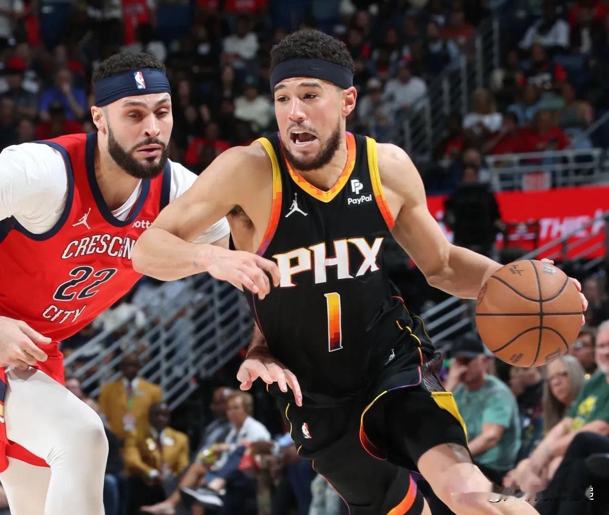 德文·布克职业生涯第八次得分超过 50 分，命中率超过 65%

这场比赛并列 