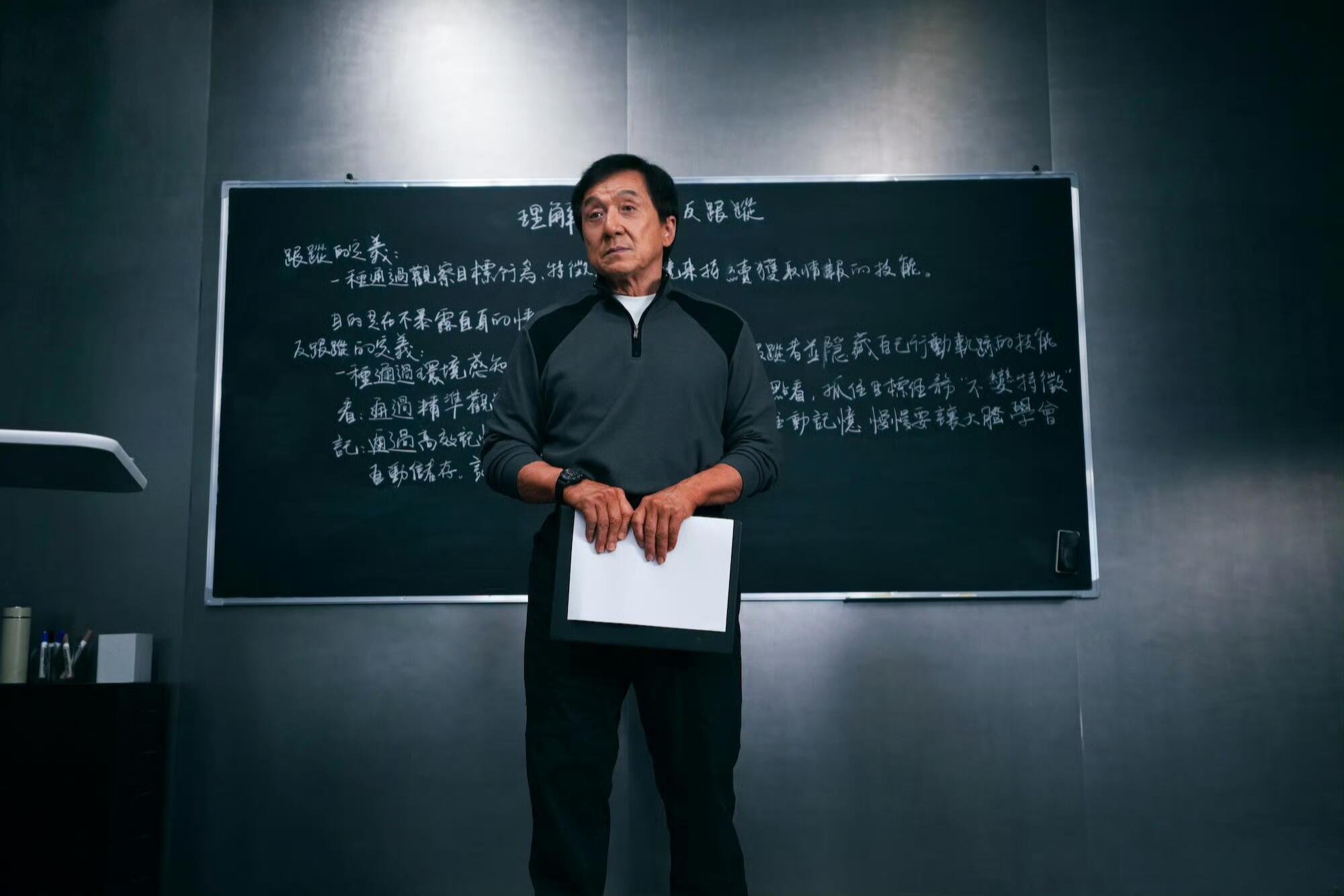 这张照片配这个音乐不要太酷哦！成龙回来