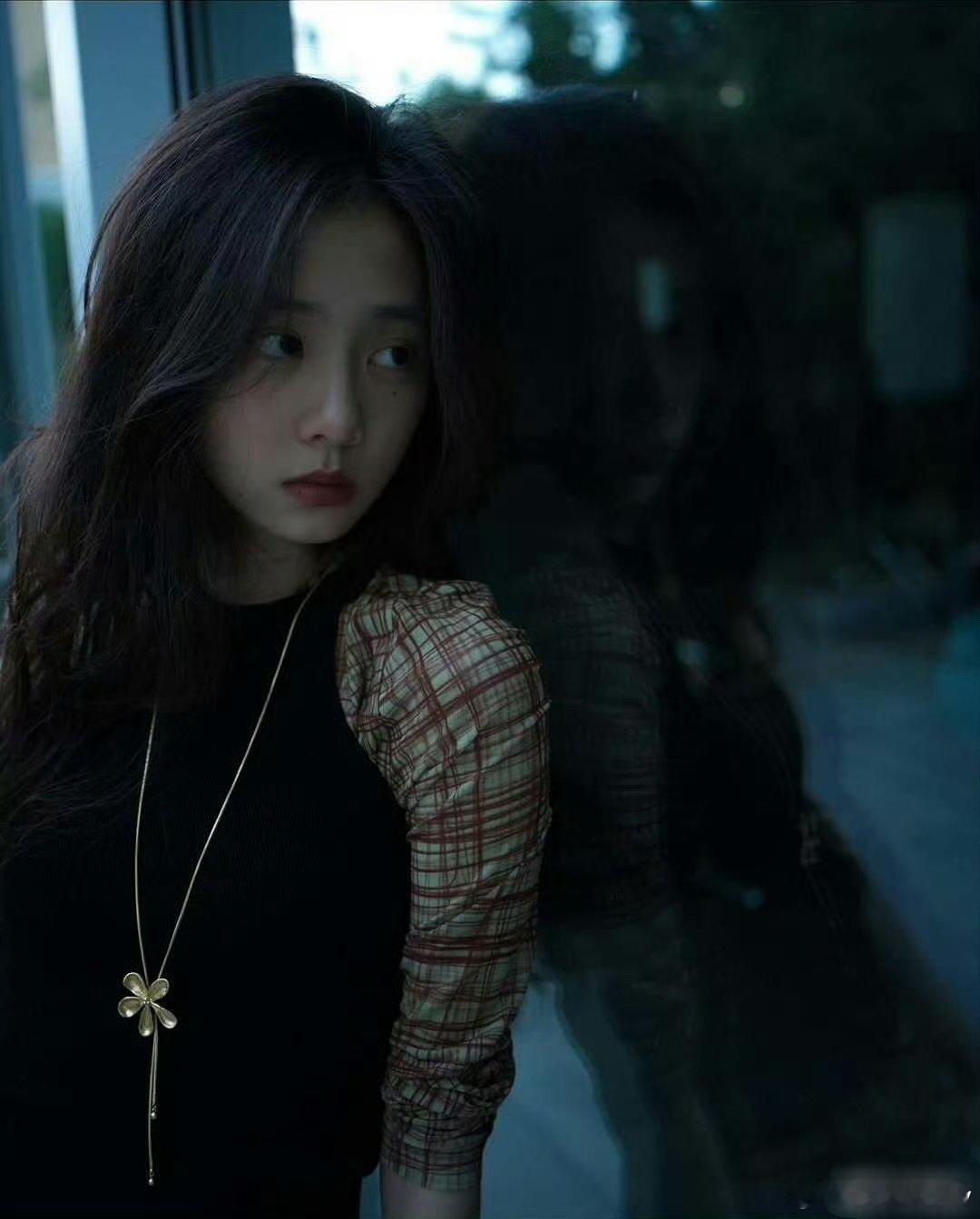 黄多多星味 真的越来越像妈妈孙莉了，应该是目前星二代里最适合娱乐圈的一位，话题热