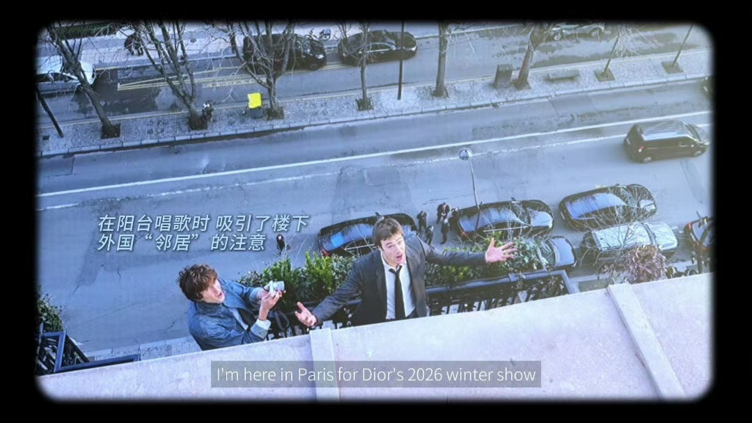 于适即兴弹唱被巴黎摄制团队邀请于适凭实力收获跨国合作！阳台弹唱吸引巴黎摄制团队，