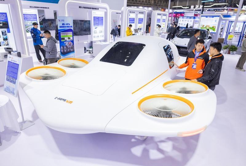近日，在武汉光谷低空经济产业园，“电鹰飞车”成功亮相，成为eVTOL领域的一大突