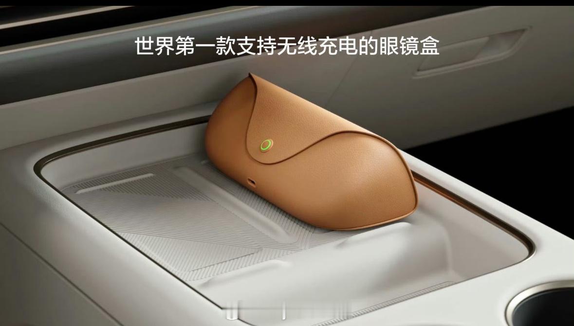 理想这个AI眼镜，在看到价格之后，我开始有点兴趣了但已经晚了，售罄了理想AI眼镜