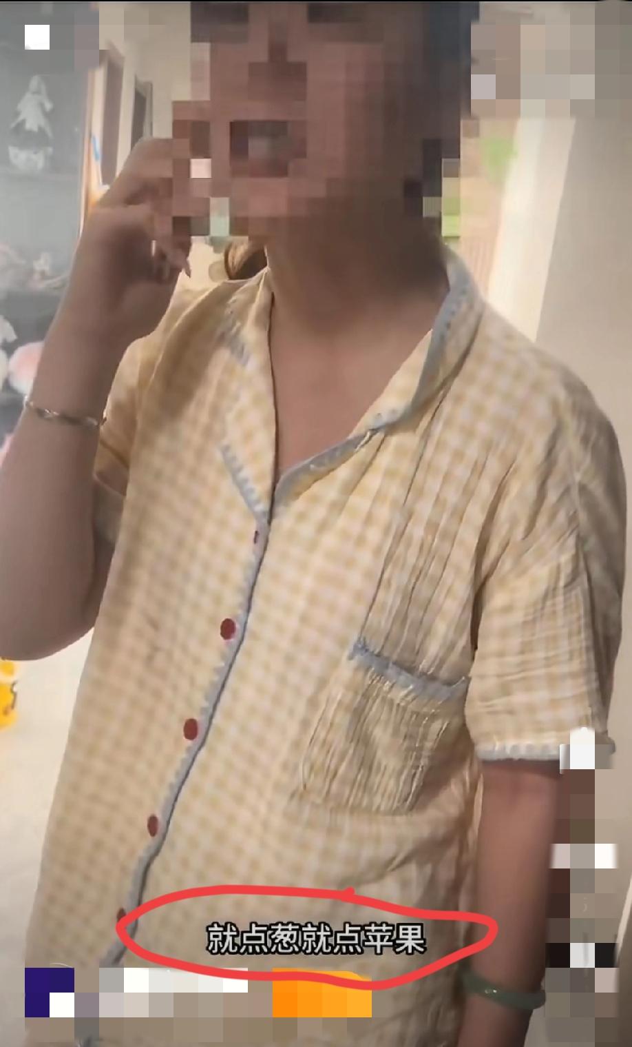 女子想白嫖东西，平台给她钱也退了。外卖小哥上门打算取回商品，女子一开始不打算交出