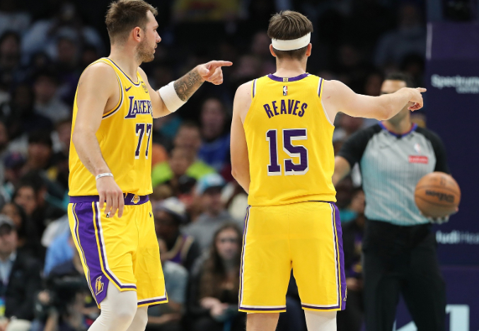 近日美国著名评论员Skip和前NBA球员尼克·杨、肯扬·马丁、拉沙德·麦坎茨、布