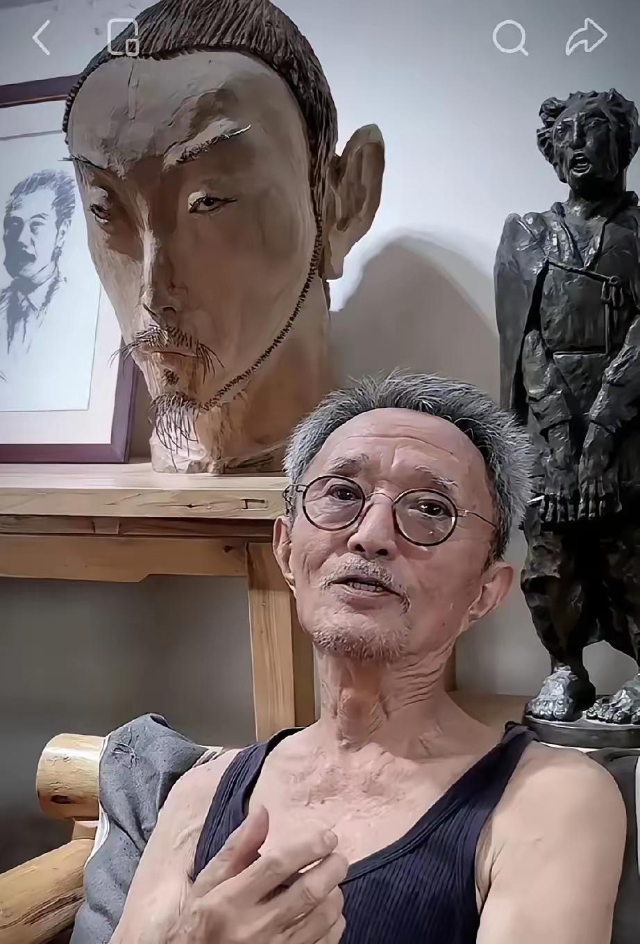 从“吐舌”的老子”到“阴阳脸”的秋瑾，田世信的“艺术”引起很大争议，于是他的女儿