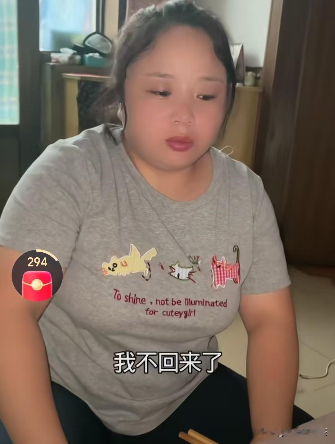 网友出注意让把杰森给鹏鹏家，要不带着三婚了不好嫁。
        丹丹直播，被