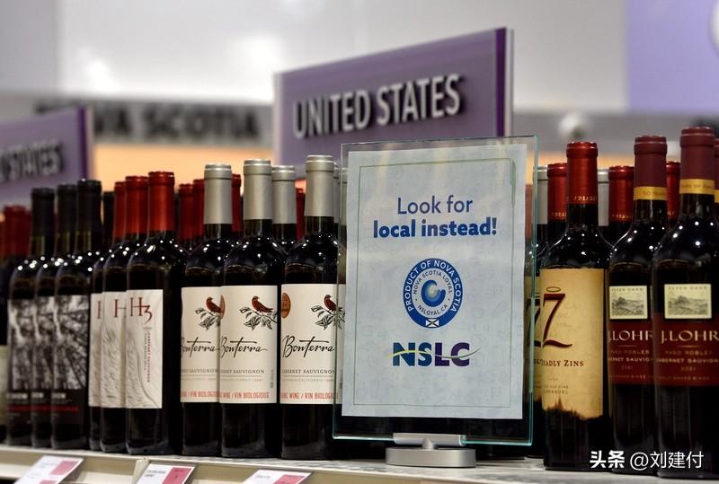 美国挥舞关税大棒却屡屡砸痛自己 美国挥舞关税大棒，却常自食恶果。美国总热衷于挥舞