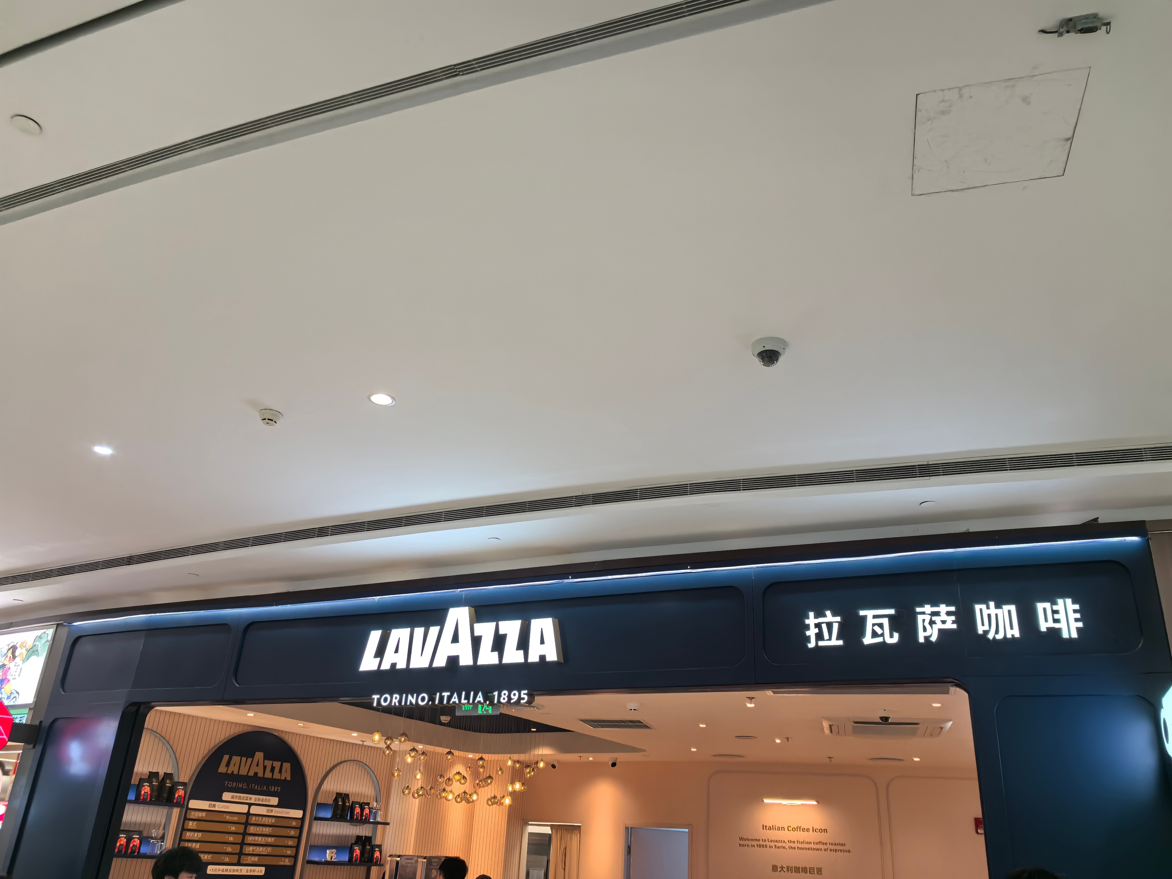 被保安驱赶了，到奥体中心里面来了，快来，周边有限！ 