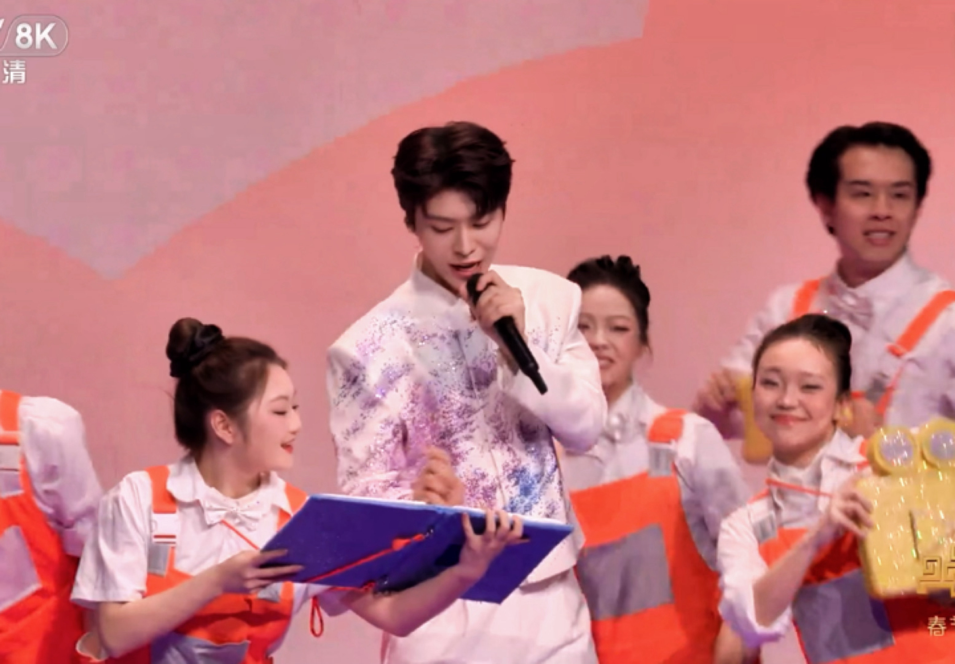 春晚段子大考 央视镜头下的王安宇、黄子弘凡、范丞丞、胡先煦，青春欢乐的舞台！春晚