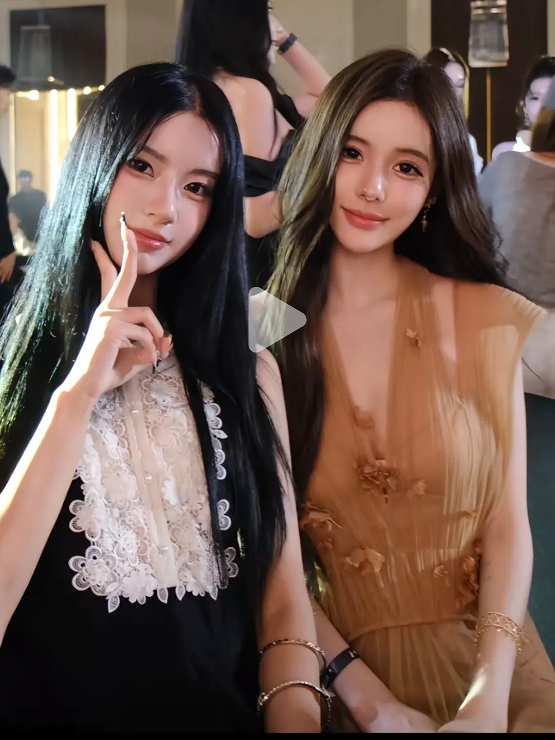 网红小怡同学这是do🐻了吗？感觉假体好明显 ​​​
